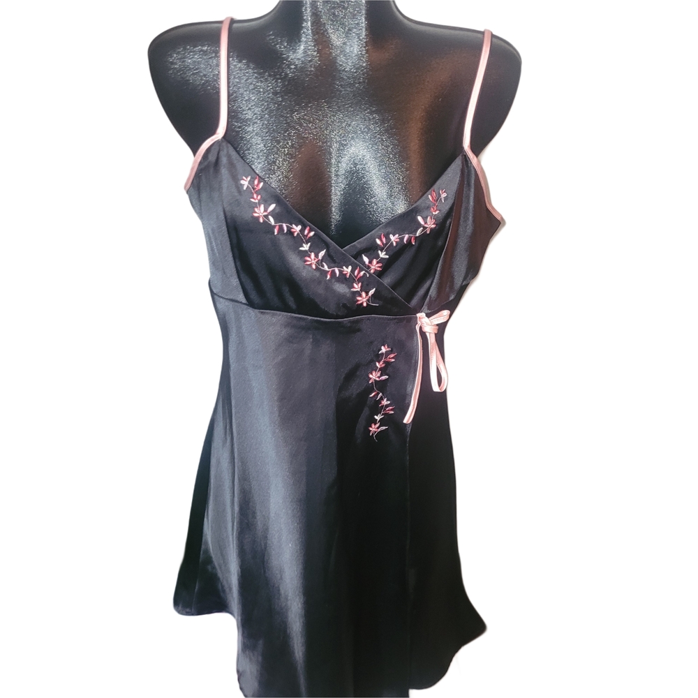 Premiere Collection Black and Pink Embroidered Satin Nightgown Size L
